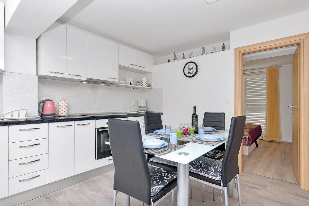 Guesthouse Josko Makarska Eksteriør bilde